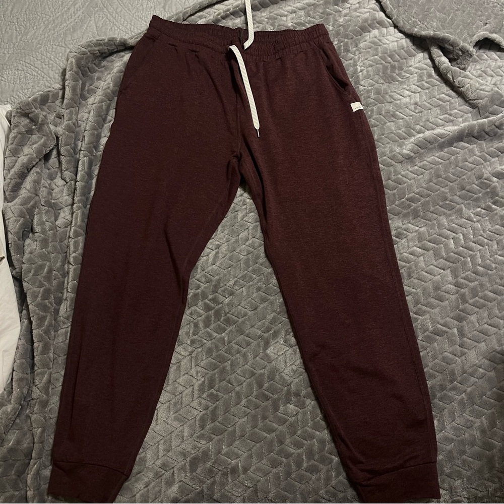 Size large maroon Vuori performance joggers